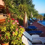 Complex Karia Iii Apartment